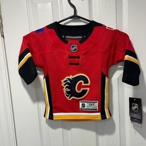 Nwt NHL Calgary flames hockey jersey size 12-24m